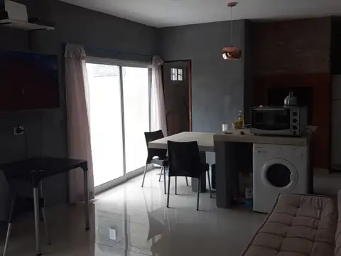 VENDE CASA 1 AMBIENTE A CONSTRUIR   CON PILETA- A ESTRENAR- CHILAVERT-