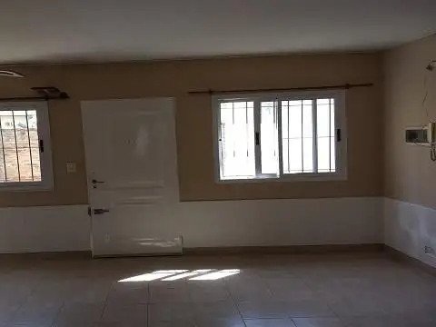 Depto Tipo Casa en Venta en Centro, USD 220.000