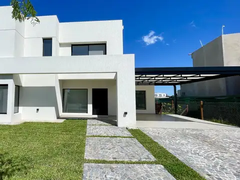 CASA EN PUERTOS DEL LAGO BARRIO RIBERAS