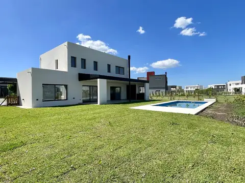 CASA EN PUERTOS DEL LAGO BARRIO RIBERAS EN VENTA - A ESTRENAR CON PILETA