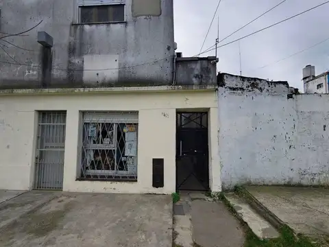 Ph 3 ambientes venta Dock Sud C/Patio A Reciclar