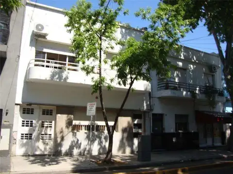 EdificioPH 1Piso xEscalera contra-frente 3amb.Luminosos cómodos C/Lavadero-terraza común de Edificio