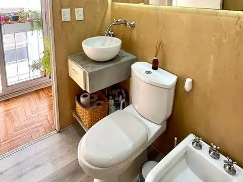 Av Hipolito Irigoyen 9100