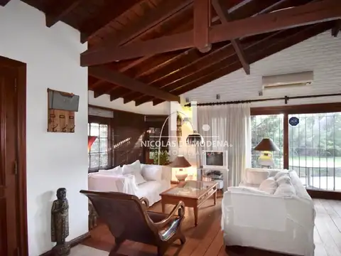 Casa en Playa Mansa de Cuatro Dormitorios en Venta Punta del Este