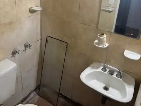 PH planta baja- 20m2- Cocina Separada  Alberti al 900- Cerca Subte- whatsapp