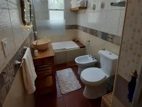Casa 4 ambientes con 2 baños