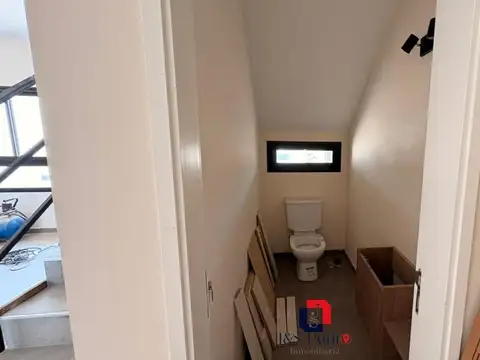 Casa 4 ambientes con 2 baños