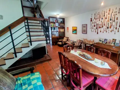 Casa 5 ambientes con 4 baños