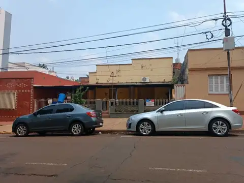 Vendo casa a reciclar Avenida Mitre ideal destino Comercial
