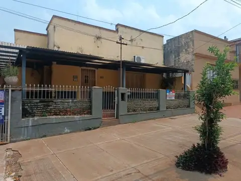 Vendo casa a reciclar Avenida Mitre ideal destino Comercial