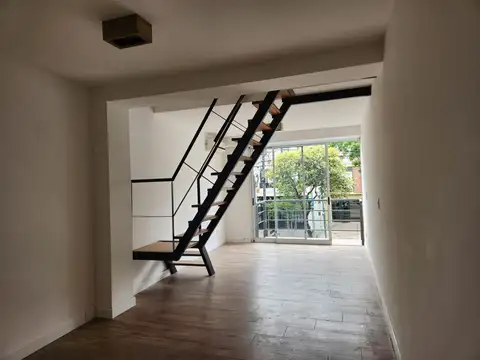 3 De Febrero 100, Piso 1