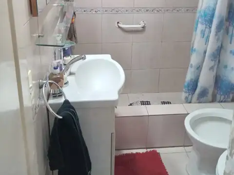 PH al fondo de 3 amb. con terraza y entrada Independiente