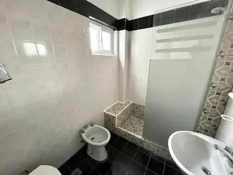 HOTEL EN MIRAMAR CON POTENCIAL COMERCIAL