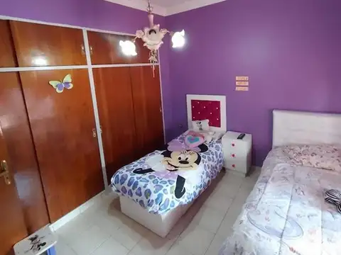 CASA 4 AMB. CON PATIO Y COCHERA