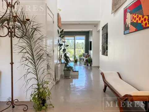 Casa en Venta con 3 cocheras