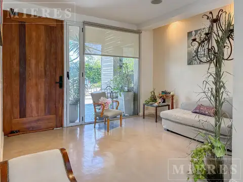 Casa 5 ambientes con 4 baños