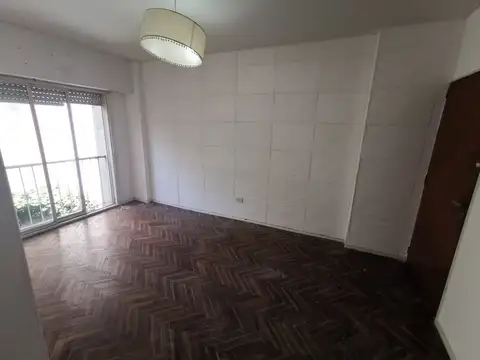 MUY LUMINOSO AMPLIO  LAVADERO EN COCINA PLACARD BANO COMPLETO