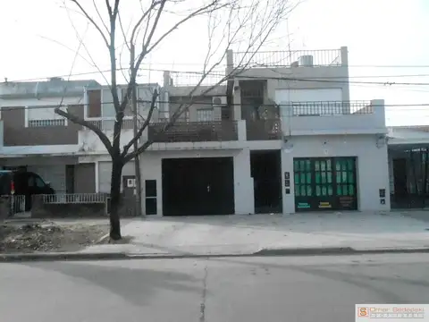 Casa en venta de 5 dormitorios c/ cochera en España Y Hospitales