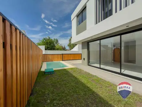 Casa 4 ambientes con 2 baños