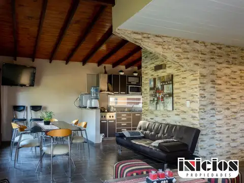 Casa 4 ambientes con 2 baños