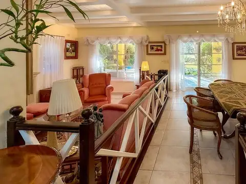 Casa en Venta con 2 cocheras