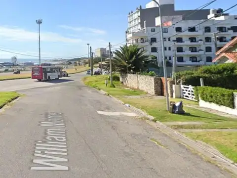 Wilianmorris y Avenida de los Trabajadores