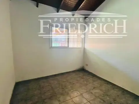 Casa 3 ambientes con 1 baño