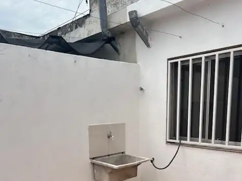 Casa 3 ambientes con 1 baño