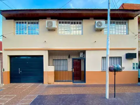 Casa Ideal 2 familias en excelente estado de  conservación