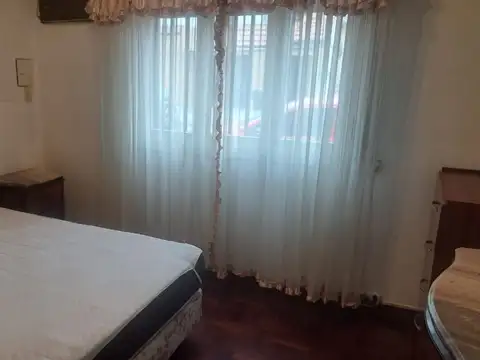 Casa 6 ambientes con 2 baños