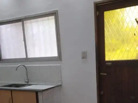 Casa en Alquiler en Castelar, $ 650.000