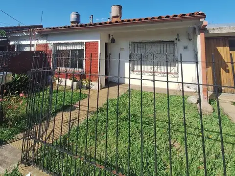 Alquiler Ezpeleta. Casa 3 amb c/fdo y gge.