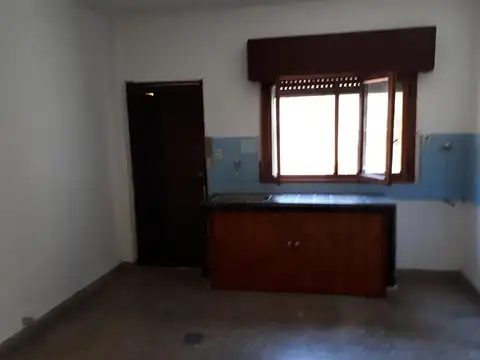 Casa 6 ambientes con 2 baños