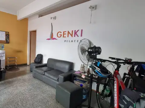 LOCAL COMERCIAL DE 94 M2  A METROS DE PLAZA ALMAGRO