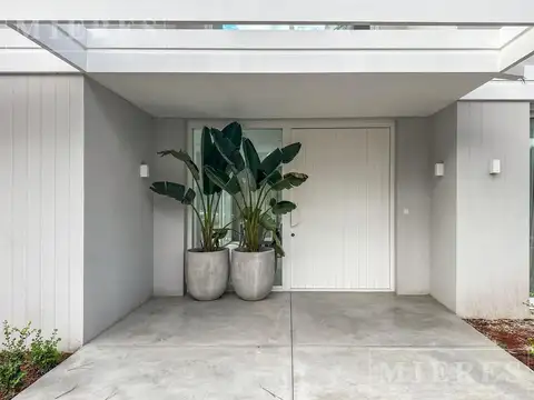 Casa 7 ambientes con 4 baños