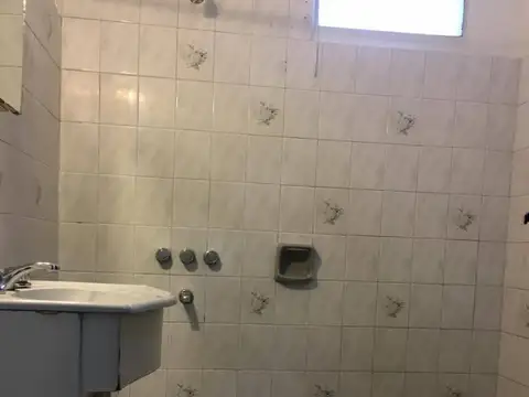 P.H. DE 3 AMB. INTERNO PASILLO PROPIO Y FONDO LIBRE