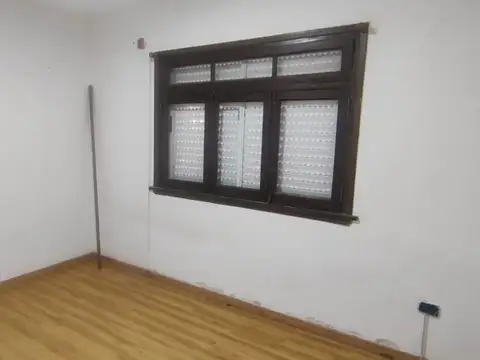 Casa en Lote Propio en Esquina con Cochera Cubierta Terraza Quincho y Parrilla