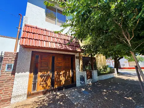 Casa 5 ambientes con 1 baño