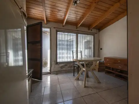 VENTA PH AL FRENTE  ENTRADA INDEPENDIENTE COCHERA 3 AUTOS PERMUTA