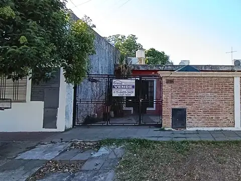 EN VENTA - CASA 4 AMBIENTES EN BARRIO VILLA CLUB, HURLINGHAM - APTA PARA CRÉDITO.