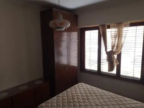 54 E/ 28 Y 29: CASA EN VENTA DE 3 DORMITORIOS Y GARAGE CUBIERTO 2 AUTOS