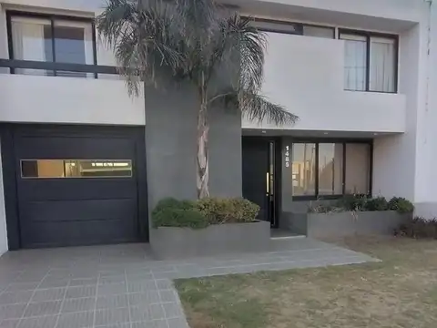 SE VENDE CASA B° P. NORTE. V. MARÍA. APTA CRÉDITO.