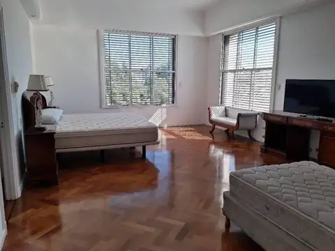 Superí 1655 -  Edificio de 4 pisos de excelente categoría en venta