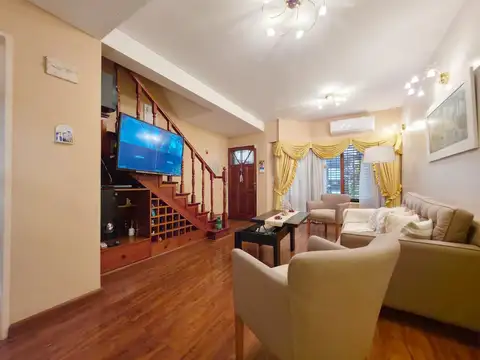 Depto Tipo Casa en Venta con 1 cocheras