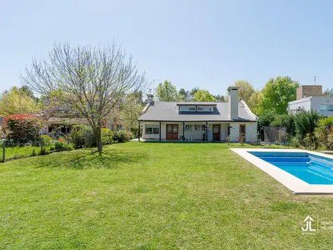 Casa 4 ambientes con 2 baños