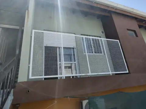 PH de 2 ambientes con entrepiso y patio compartido