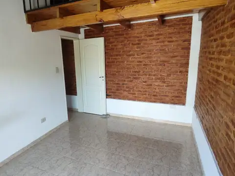PH de 2 ambientes con entrepiso y patio compartido
