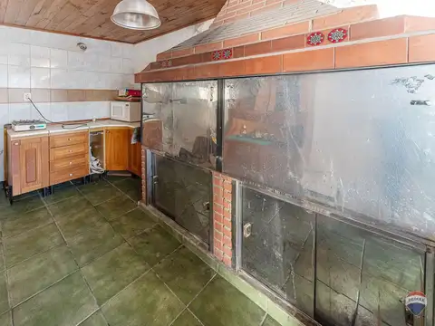 Casa 7 ambientes con 5 baños