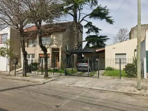 OPORTUNIDAD EN CASTELAR – DOS CASAS INDEPENDIENTES