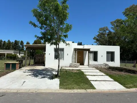 Casa en Santo Tomas de 5 ambientes con pileta